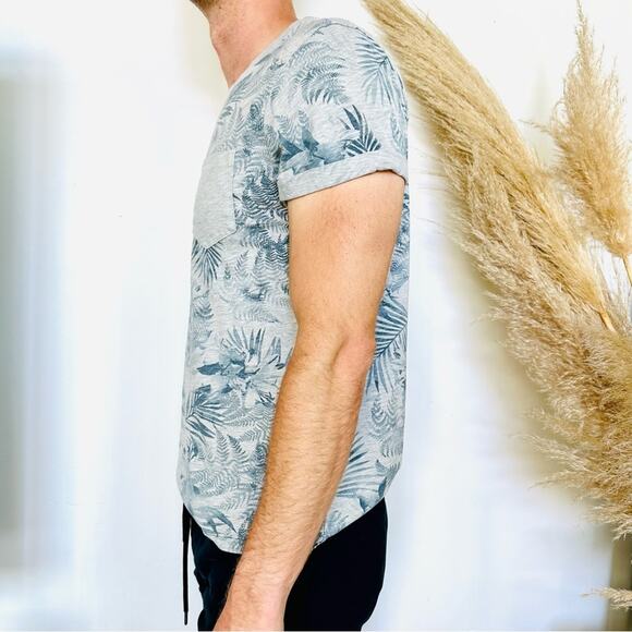 MENS H&M DIVIDED Grey Blue Tropical Floral Pocket Short Sleeve Tee Shirt Top M - Picture 8 of 9